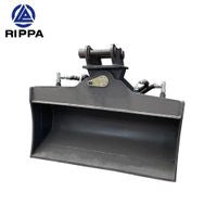 Tilting digging bucket